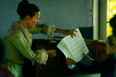Captives - Carole Bouquet Captives - Carole Bouquet